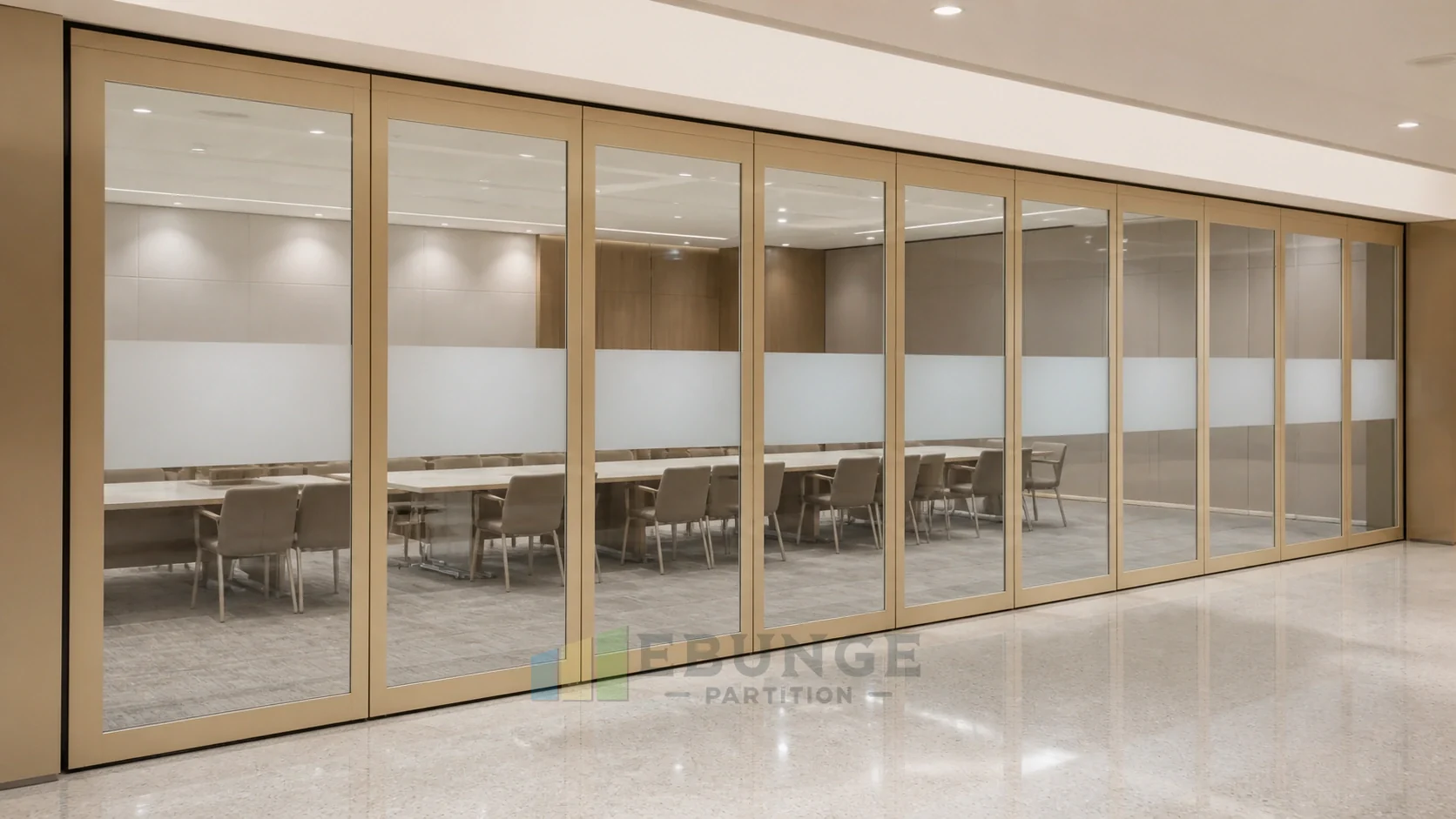 Paredes de vidrio móviles para suites de reuniones de convenciones y exposiciones — vista de aplicación de apertura, concepto explicativo de pared de vidrio móvil EBUNGE